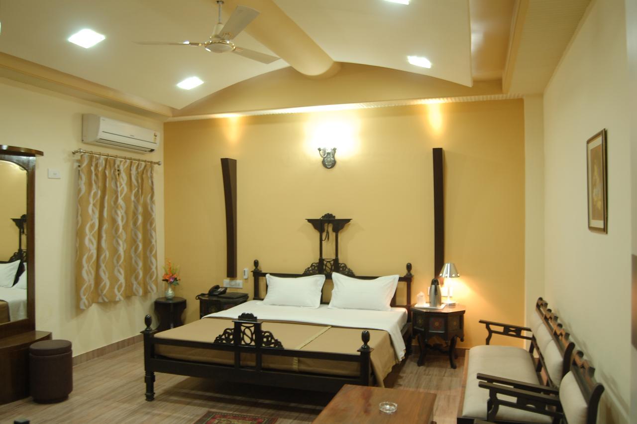 Hotel Raj Mahal Биканер Экстерьер фото